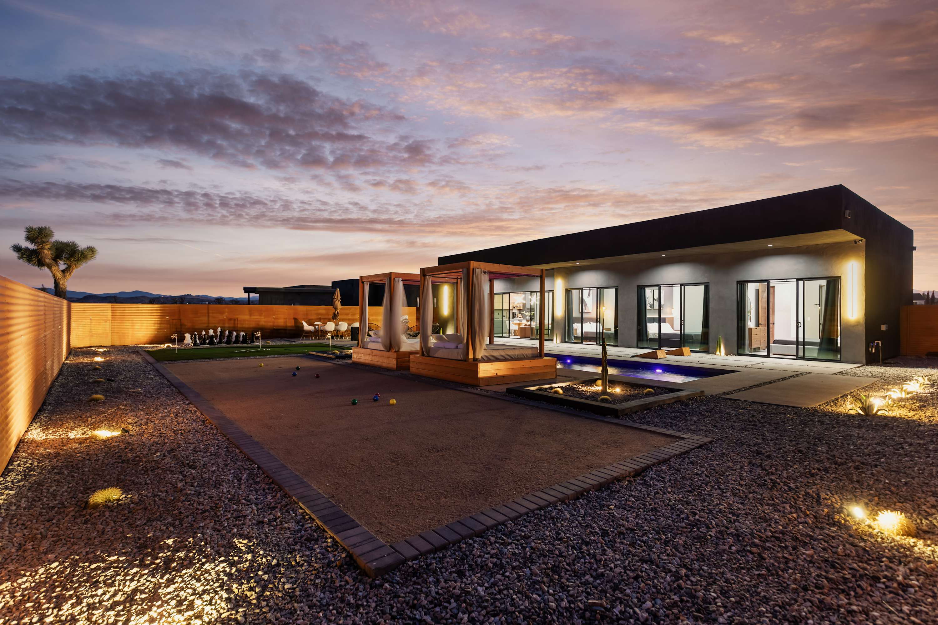 16+ Guest-PoolSpa-FirePit-Gol-DayBeds — photo 2